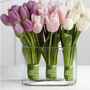 Potete optare per un semplice mazzo di fiori recisi come i tulipani