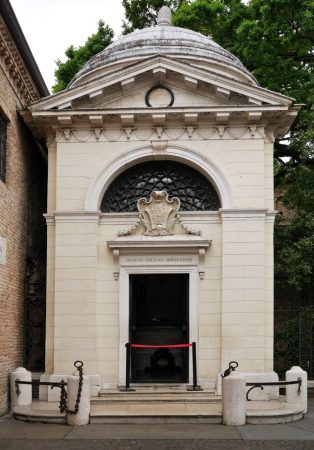 La tomba di Dante Alighieri a Ravenna