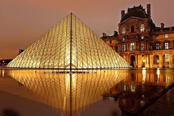 Il Louvre a Parigi