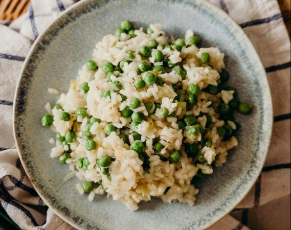 La primavera ha spalancato porte e finestre portando con sé la gioia di vivere e perché no, di prepare nuovi manicaretti con verdure e prodotti di stagione.