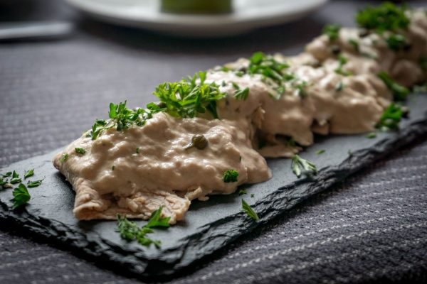 Vitello tonnato o Vitel Tonné